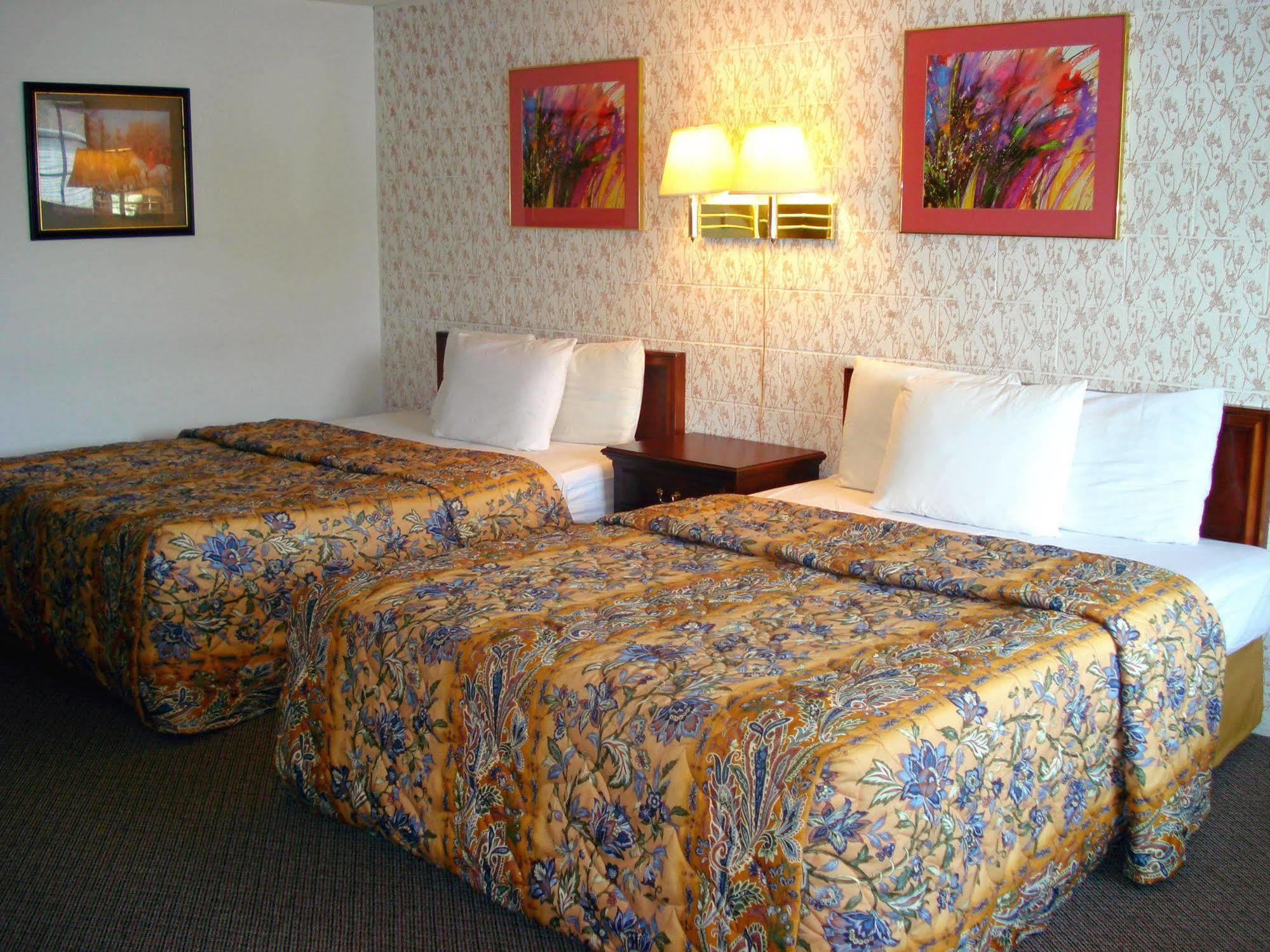 Guestlodge West Dennis Екстериор снимка