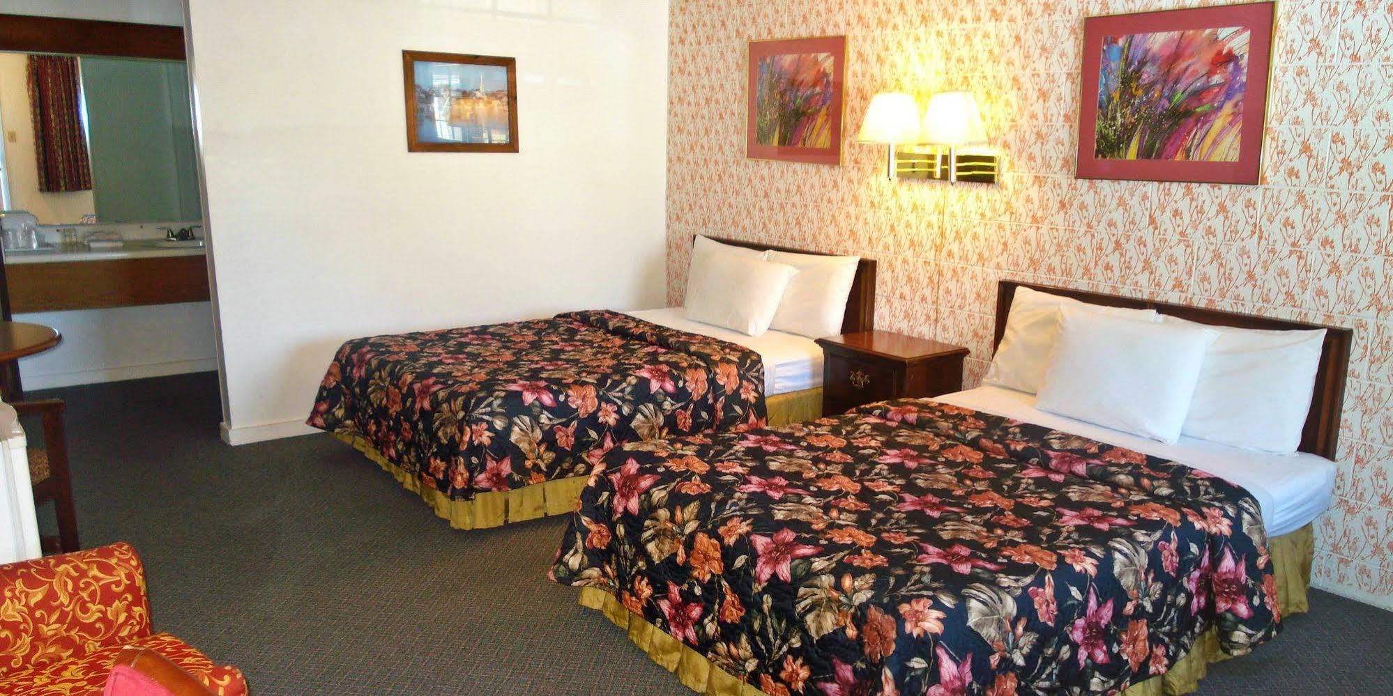 Guestlodge West Dennis Екстериор снимка